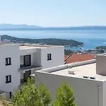 Modern Luxury Retreat - Neroli *