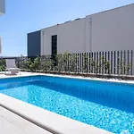 Modern Luxury Retreat - Neroli *