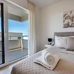 Modern Luxury Retreat - Neroli *