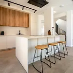 Modern Luxury Retreat - Neroli Villa