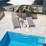 Modern Luxury Retreat - Neroli