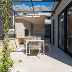 Modern Luxury Retreat - Neroli Villa *