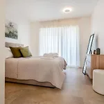 Modern Luxury Retreat - Neroli *