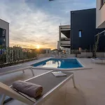 Modern Luxury Retreat - Neroli Villa