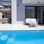 Modern Luxury Retreat - Neroli Villa