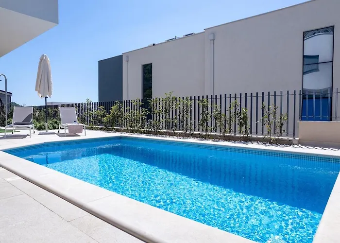 Modern Luxury Retreat - Neroli *