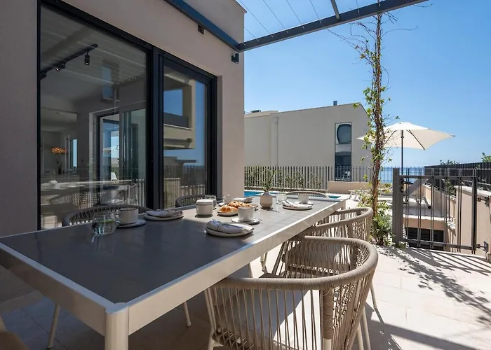 Modern Luxury Retreat - Neroli Villa