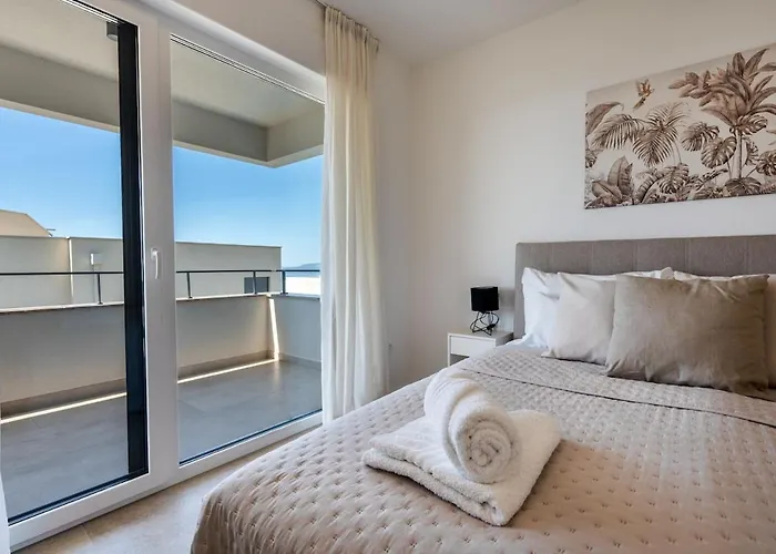 Modern Luxury Retreat - Neroli *