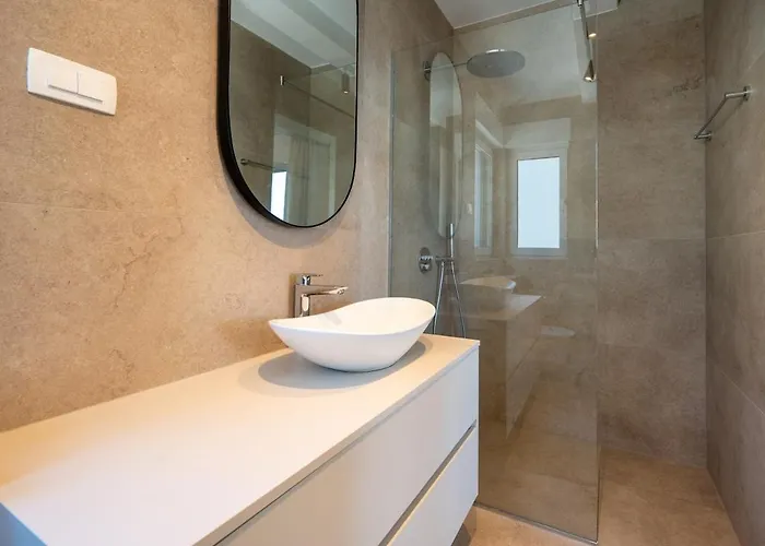 Modern Luxury Retreat - Neroli *