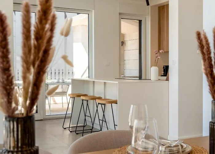 Modern Luxury Retreat - Neroli *