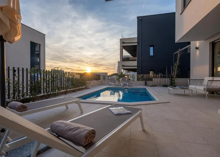 Modern Luxury Retreat - Neroli Villa