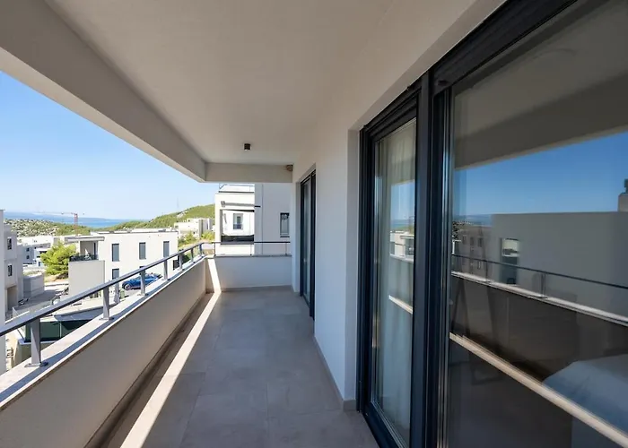 Modern Luxury Retreat - Neroli *