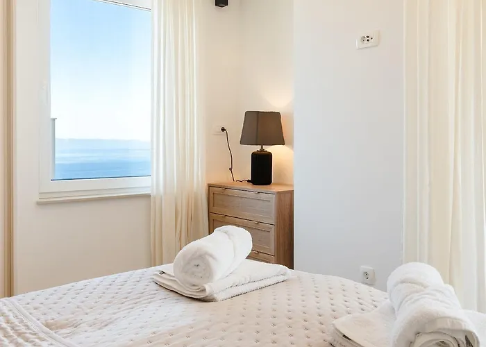 Modern Luxury Retreat - Neroli Villa *